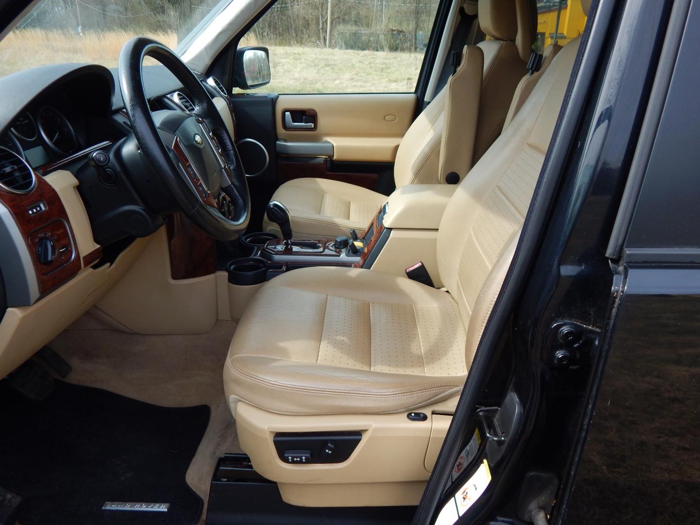 2008 Black /TAN LEATHER Land Rover LR3 SE (SALAE25408A) with an 4.4L V8 engine, Automatic transmission, located at 6528 Lower York Road, New Hope, PA, 18938, (215) 862-9555, 40.358707, -74.977882 - Here is a well cared for, One Owner 2008 Land Rover LR III. Features include all wheel drive, 4.4 Liter V8 engine runs great, automatic transmission, tilt wheel, cruise control, dual power sunroofs, dual power seats, wood grain, rear wiper, power windows/locks/mirrors, heated seats in the front an - Photo#8